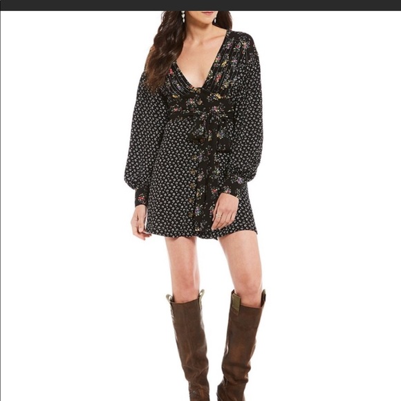 HP🎉🎉🎉FREE PEOPLE WONDERLAND PRINT - Picture 2 of 5